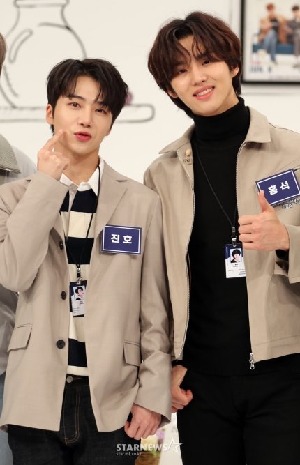 2025.04.17
펜타곤의  첫째, 셋째  
진홍석의 생일을 아주 많이 매우 우주만큼 축하해🎉
25년엔 둘다 하고싶은거 다하는  한해가 되길!!🙏
진홍석 너무너무 사랑해🫶#UniversePrideJinho
#SpringPrinceHongseok
#진호 #JINHO 
<a href="/jinhojo_x/">조진호</a> 
#홍석 #HONGSEOK 
#펜타곤 #PENTAGON 
#앤드마크 #ANDMARQ