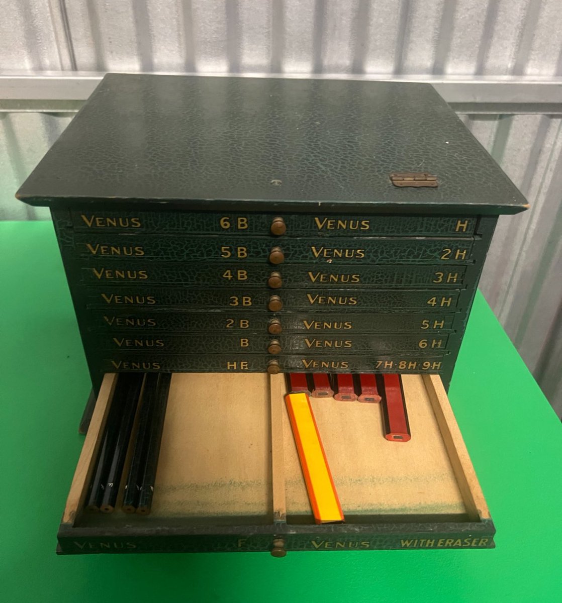 dustinkittle's tweet image. Marketplace Find of the Day —
The Ad reads:
“Selling this antique Venus Pencil Display from American Pencil Co. complete with most drawers nearly full of their original pencils! Not sure of year, my guess is 1950s. One of the nicest and most complete ones I've come across.…