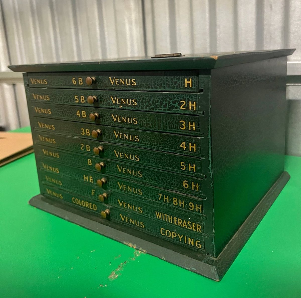 dustinkittle's tweet image. Marketplace Find of the Day —
The Ad reads:
“Selling this antique Venus Pencil Display from American Pencil Co. complete with most drawers nearly full of their original pencils! Not sure of year, my guess is 1950s. One of the nicest and most complete ones I've come across.…