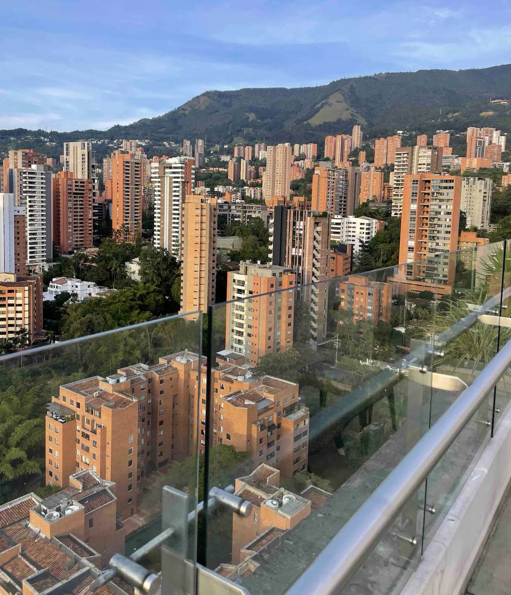 leandrosal4321's tweet photo. Me encanta que las ciudades de nuestro país tengan su propio estilo arquitectónico a base del ladrillo, diría que es muy exclusivo de Colombia este tipo de construcciónes por qué no las he visto de forma abundante en otros países https://t.co/9R5ELTkFwn