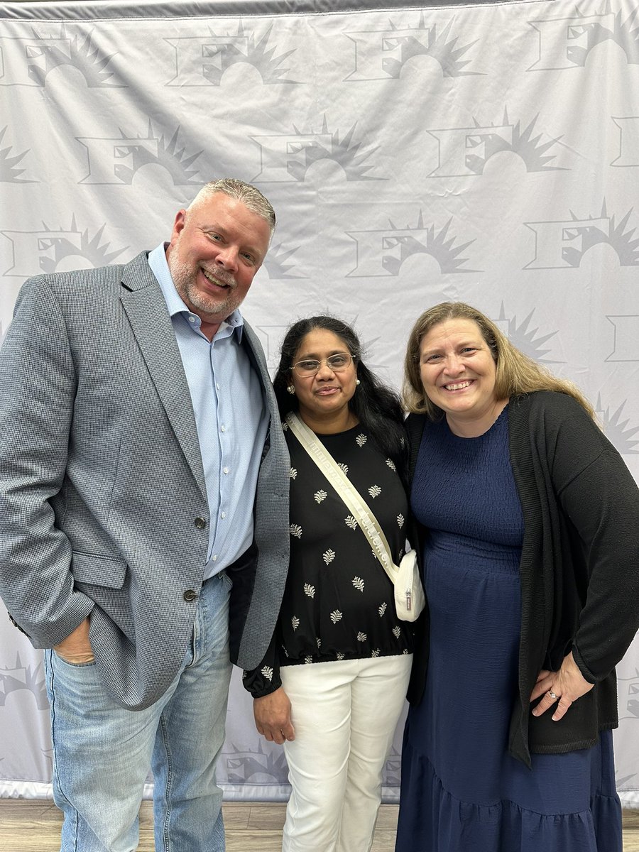 DrShawnPerry's tweet photo. So proud to celebrate Srujana Kotni at the FISD Standing Ovation Awards! She's a shining example of kindness, dedication, and hard work. Our Frisco High School students are so lucky to have her! #FHSproud #FriscoISD #StandingOvation
@FHSRaccoons
@friscoisd https://t.co/OfEFc03Fn0