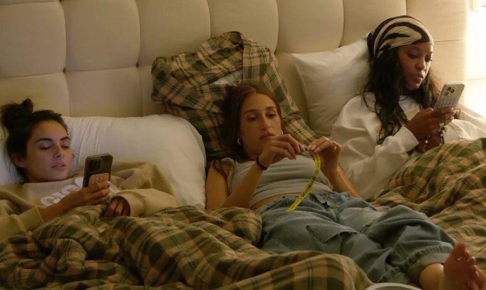 Hear me out: take the phones away next summer (a la Real World, Jersey Shore, etc) and see what happens #summerhouse