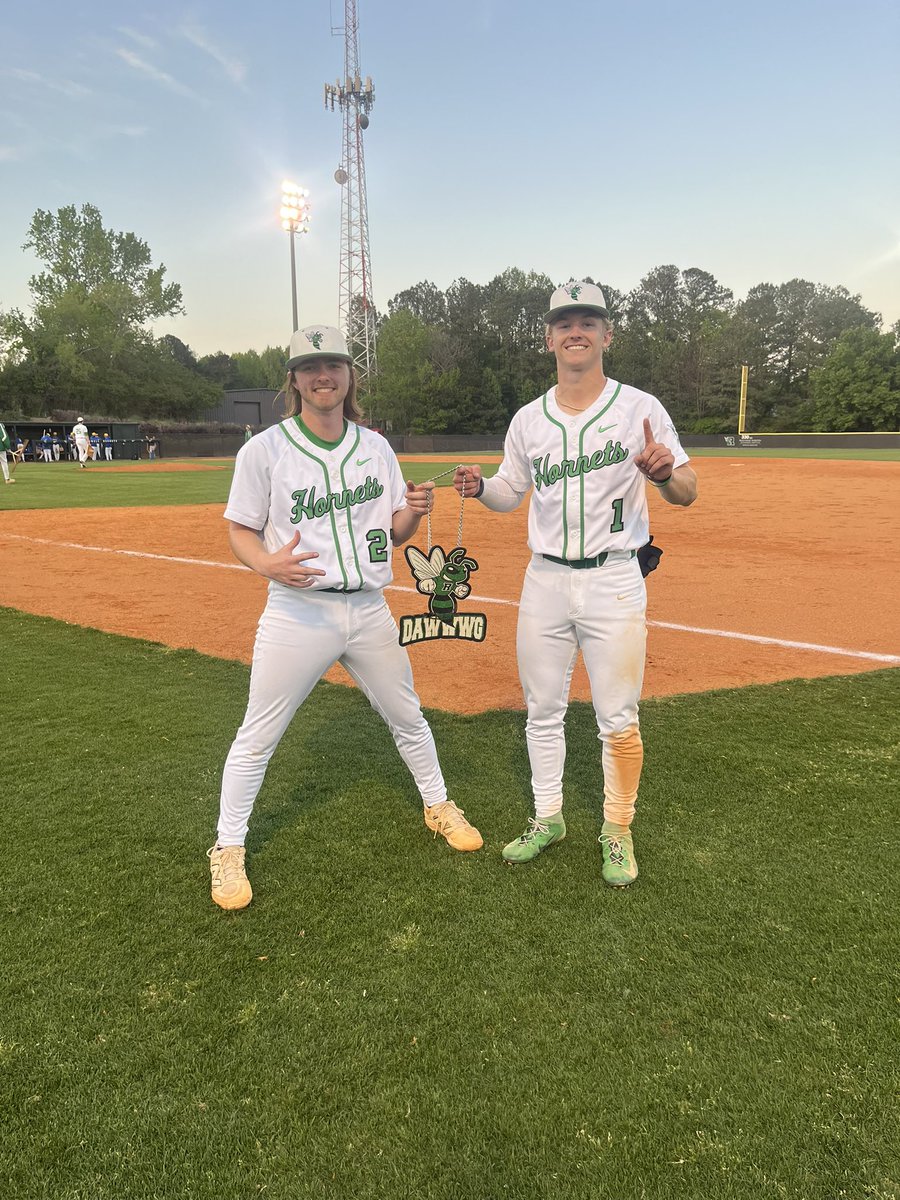 BaseballRoswell's tweet photo. Walkoff Region W! Down 6-4 going into the 7th!

Tough night on the mound, but Dawwgg Aucoin got it done at the end. W,3IP, 2H.🔥 

Offense was led by @_treysmith1 2-3, monster 2 run 💣👀!  Other Dawwgg @Grant9Cook with the walkoff hit in 7th!! Several other with hits. Go Hornets! https://t.co/OxFDiLHHnK