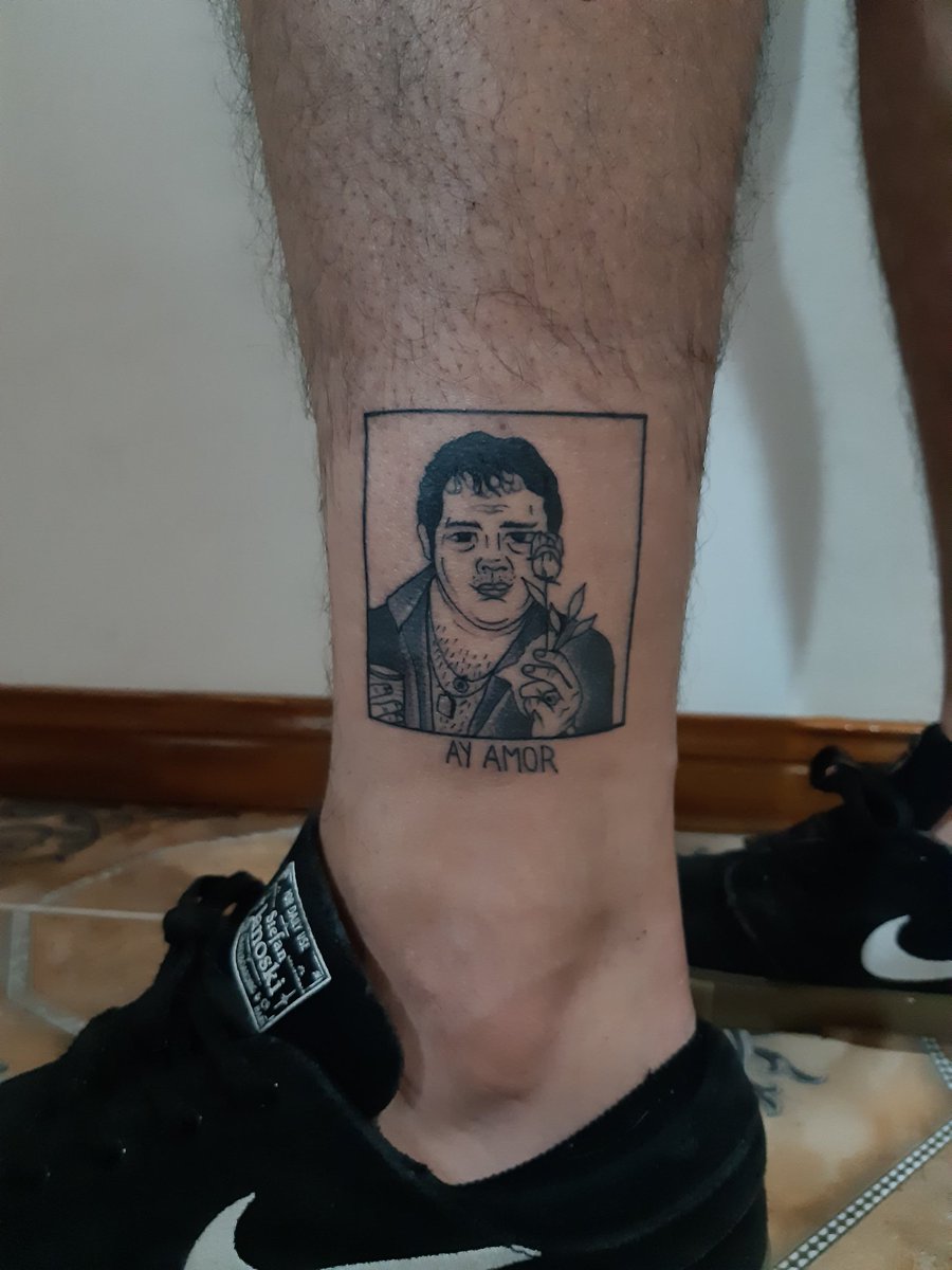 YaniD28's tweet photo. @UnPocoDeRuido #HomenajeAlCielo #UnPocoDeRuido tatuaje de mi sobrino Tilu (Matías 🤣) https://t.co/BUmIt93I55