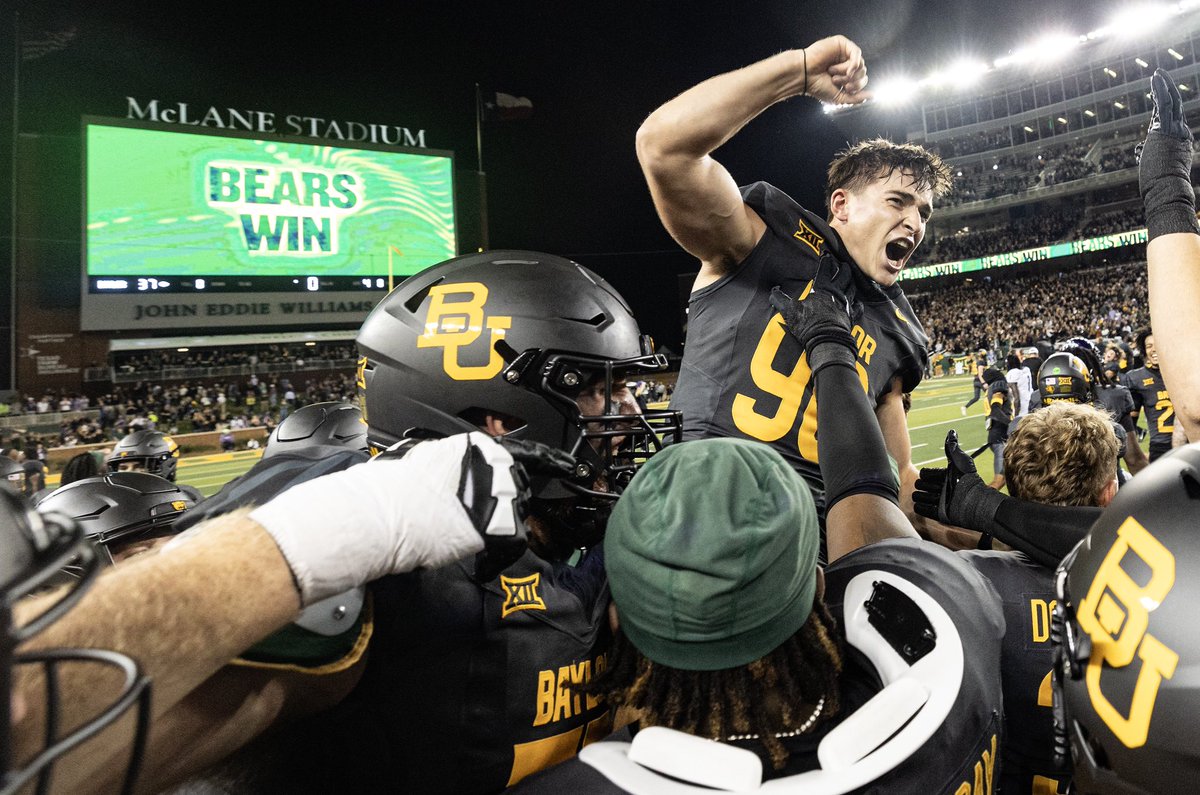 chris_t_torres's tweet image. Humbled to place among the top 10 in the country for Action and Feature photo in this year’s @APSE_sportmedia awards. Thanks to the @startelegram, friends and family for the support—and congrats to all the talented photogs on this list. Honored to share this recognition with yall
