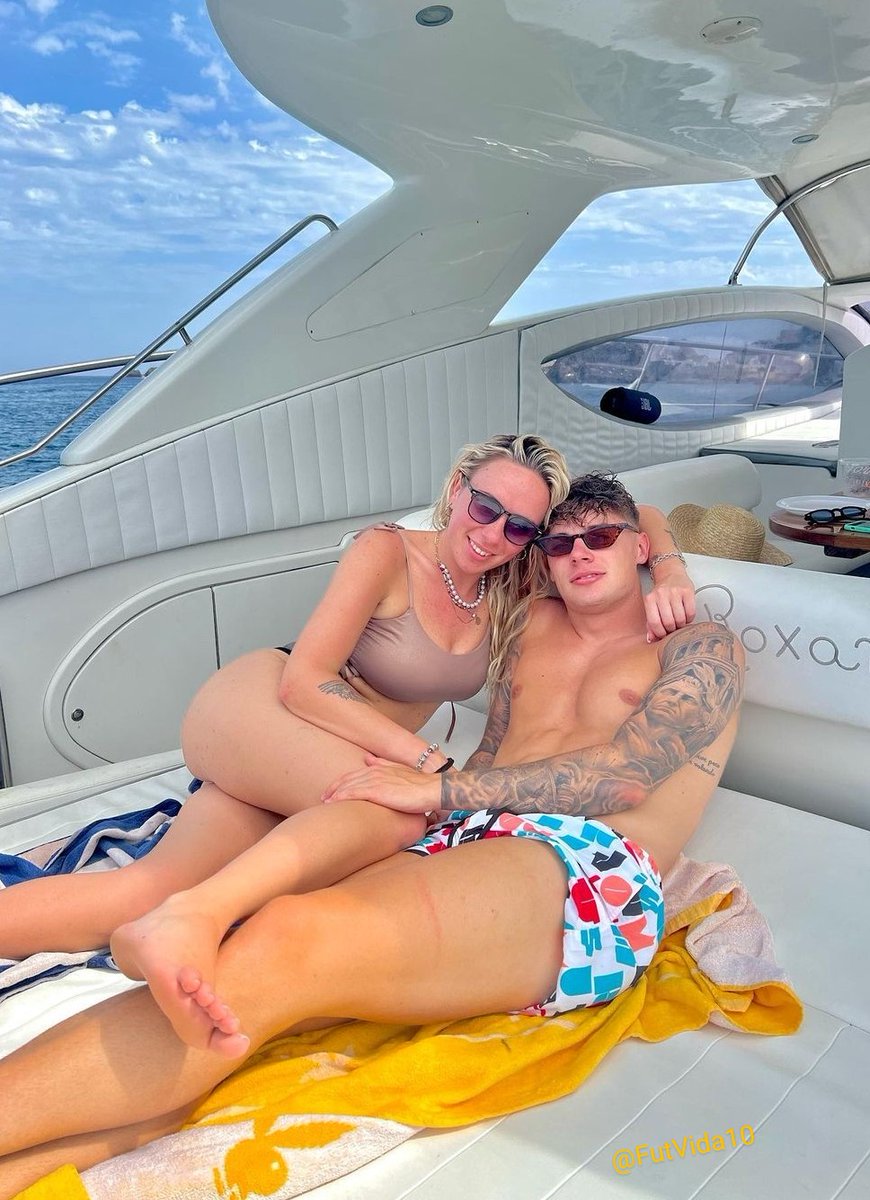 FutVida10's tweet photo. O polonês Nicola Zalewski e sua noiva formam um casal lindo.
🇵🇱🇵🇱🇵🇱❤️❤️❤️
#Futebol #Soccer #Futebol #Polonia #Polones #Sexys #NicolaZalewskiFV #ZalewskiFV #Internazionale https://t.co/aofyS5gvvy