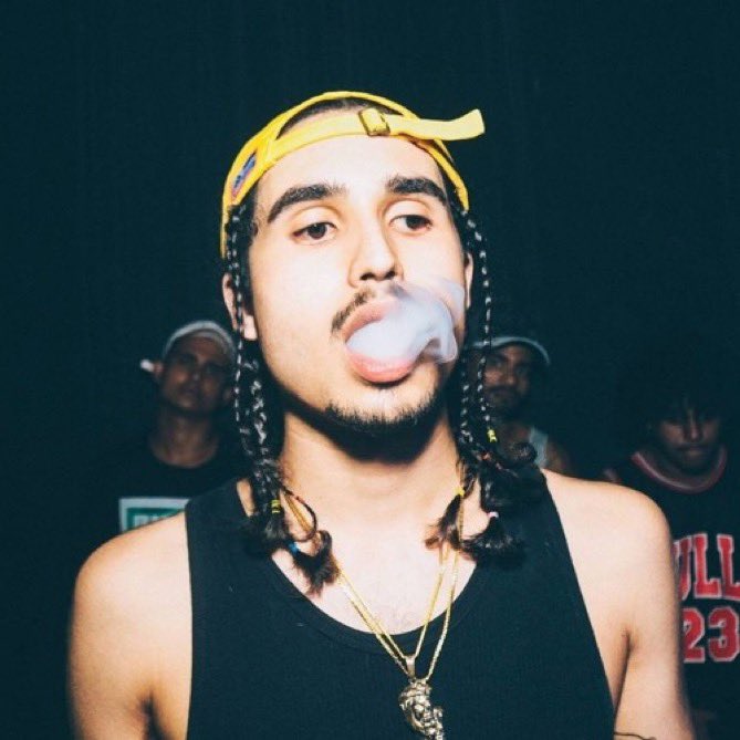 o Matuê é o maior rapper da cena desde que o mesmo surgiu e isso nunca mudou.

se o Tuê lança algo, a cena para pra ouvir.

Ele é o artista brasileiro que alcança milhão em menos tempo.
Atualmente parece que o Veigh e o Oruam são maiores.
 
Mas é só ele lançar 1 single que muda.