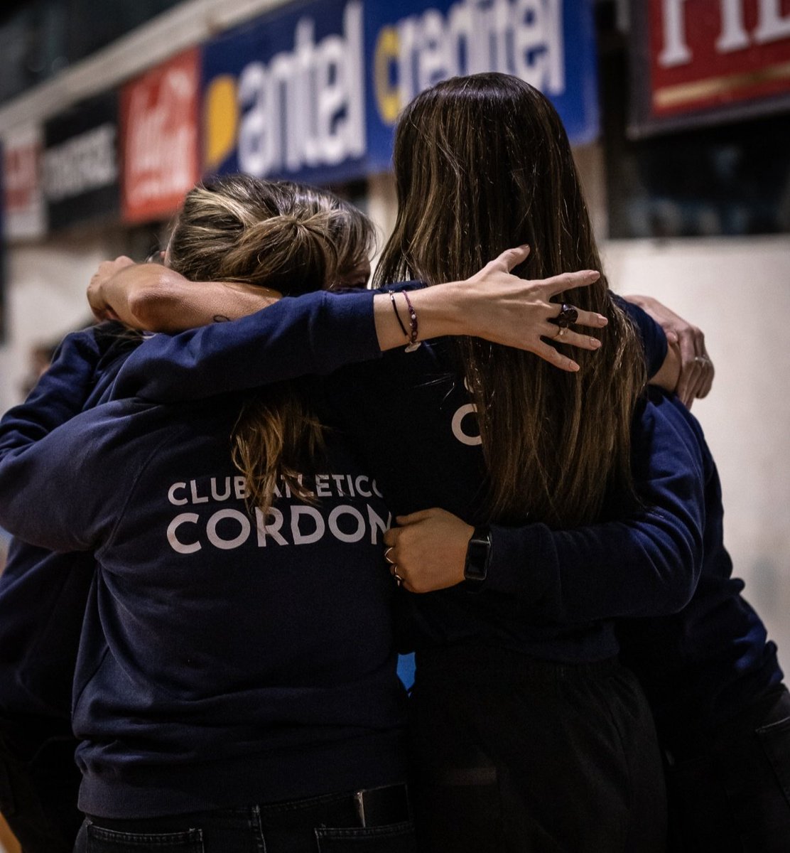 Mjakim09's tweet photo. El que quiera creer, que crea.
Un cuerpo técnico de 7 personas. 4 mujeres. Todas, somos esto. 
Todos, somos lo q hasta hoy logramos. Un EQUIPAZO!
QUE LA CUENTEN COMO QUIERAN ! 
yo gané mucho mas q series. https://t.co/18JMDgTvVC