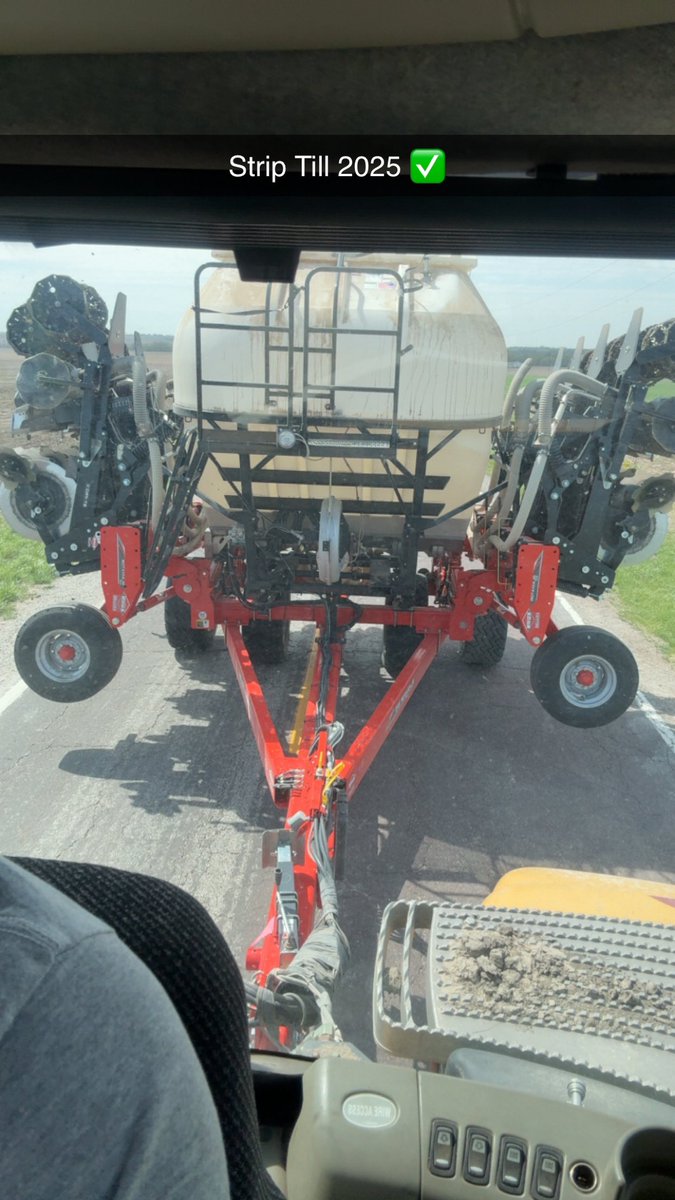 mizzoubearcat's tweet photo. Wrapped up strip till today. Feels like we’re the only ones not planting but forecast for rain and 38F this weekend is keeping the planter in the shop for now. https://t.co/pQZ5qfX9RC