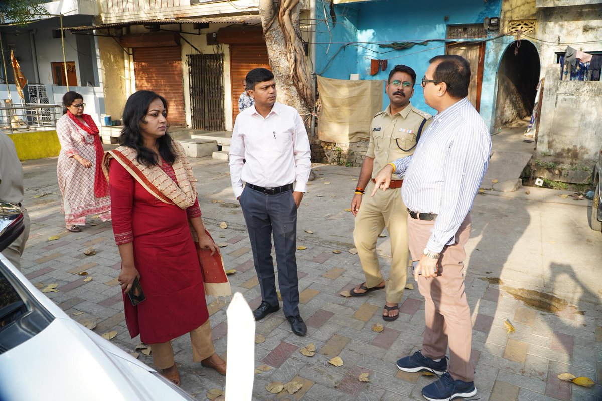 collectorUJN's tweet image. कलेक्टर श्री रोशन कुमार सिंह द्वारा पंचकोशी यात्रा मार्ग का निरीक्षण
गुरुवार प्रातः नागचंद्रेश्वर महादेव मंदिर में दर्शन के साथ निरीक्षण की शुरुआत की गई।
यात्रियों के आगमन एवं प्रस्थान मार्ग का भी किया गया अवलोकन।

#PanchkroshiYatra #Ujjain #RoshanKumarSingh #DistrictCollector