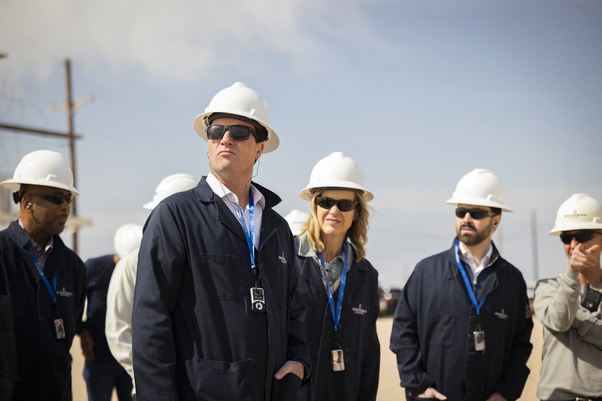 Diamondback_EP's tweet photo. U.S. Representative August Pfluger (TX), U.S. Representative Julie Fedorchak (ND), and EPA Region 6 Administrator Scott Mason IV visited the Permian Basin, where Diamondback Energy had the privilege of hosting them at one of our production facilities in Midland County.

Our Diamondback team provided a tour of the facility to the congressional representatives and EPA Region 6 staff, showcasing the dedication and effort required to produce American energy. The group also observed a demonstration by ChampionX, highlighting our advanced emissions monitoring system.

We were honored to spotlight the hard work and innovation of the men and women in the Permian Basin energy industry!