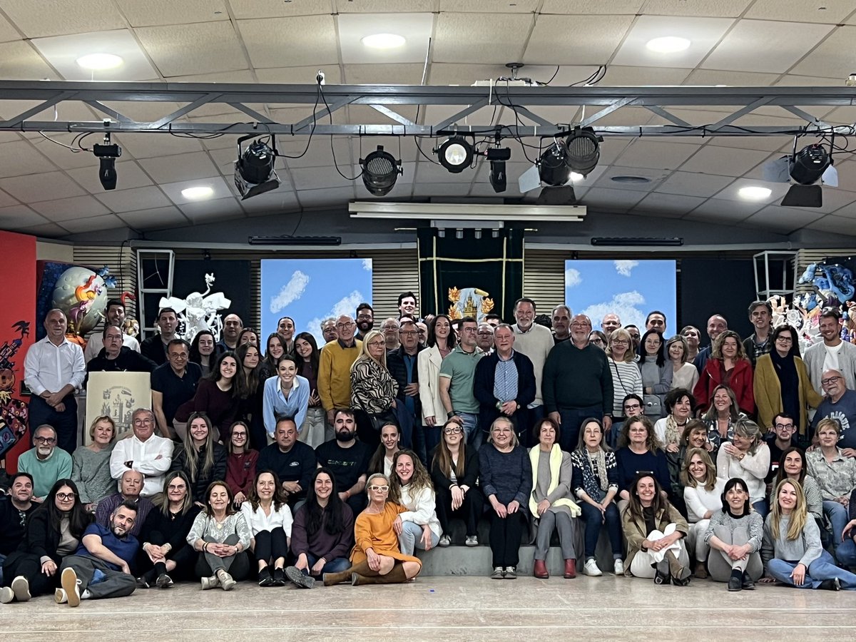 najordana's tweet image. Aquesta és la nova Junta Gestora al coapdavant de la comissió: Jose Vicente Llopis, Paco Bartual, Enrique Ángeles, Pere Borrego i Núria Llopis.

Hui comença una nova etapa. I amb ella, el compromís de continuar cuidant, projectant i fent créixer Na Jordana” Enhorabona xics.