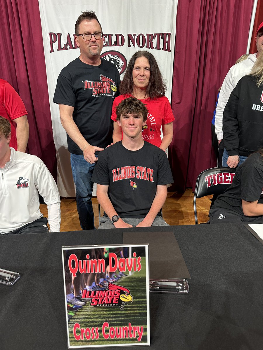 Congrats to Quinn Davis on signing a National Letter of Intent to run Cross Country at Illinois State University next year!  We are proud of you!