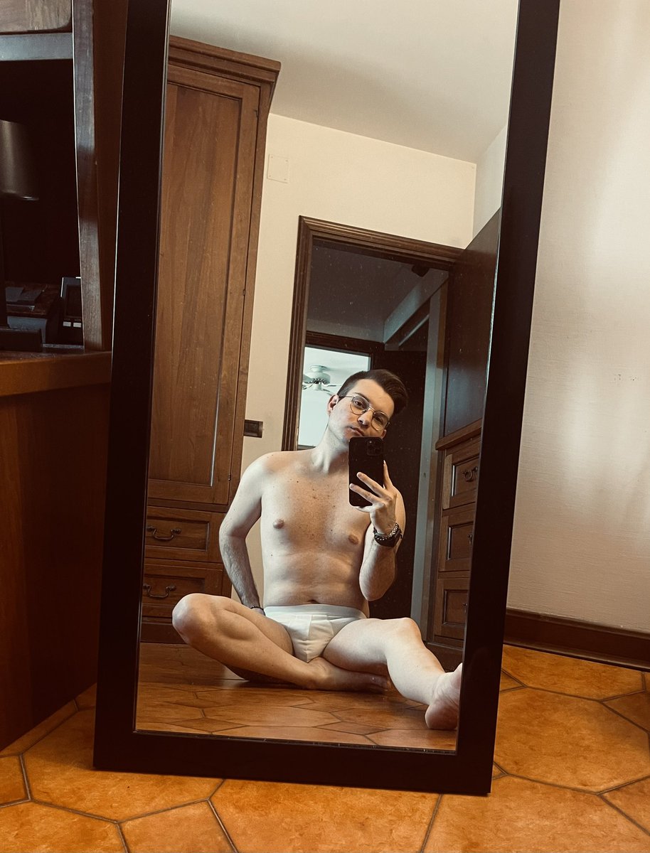 devidcastel20's tweet photo. Che ne pensi? #gay  #gayhot #perte https://t.co/HjP1Gy2mQ6