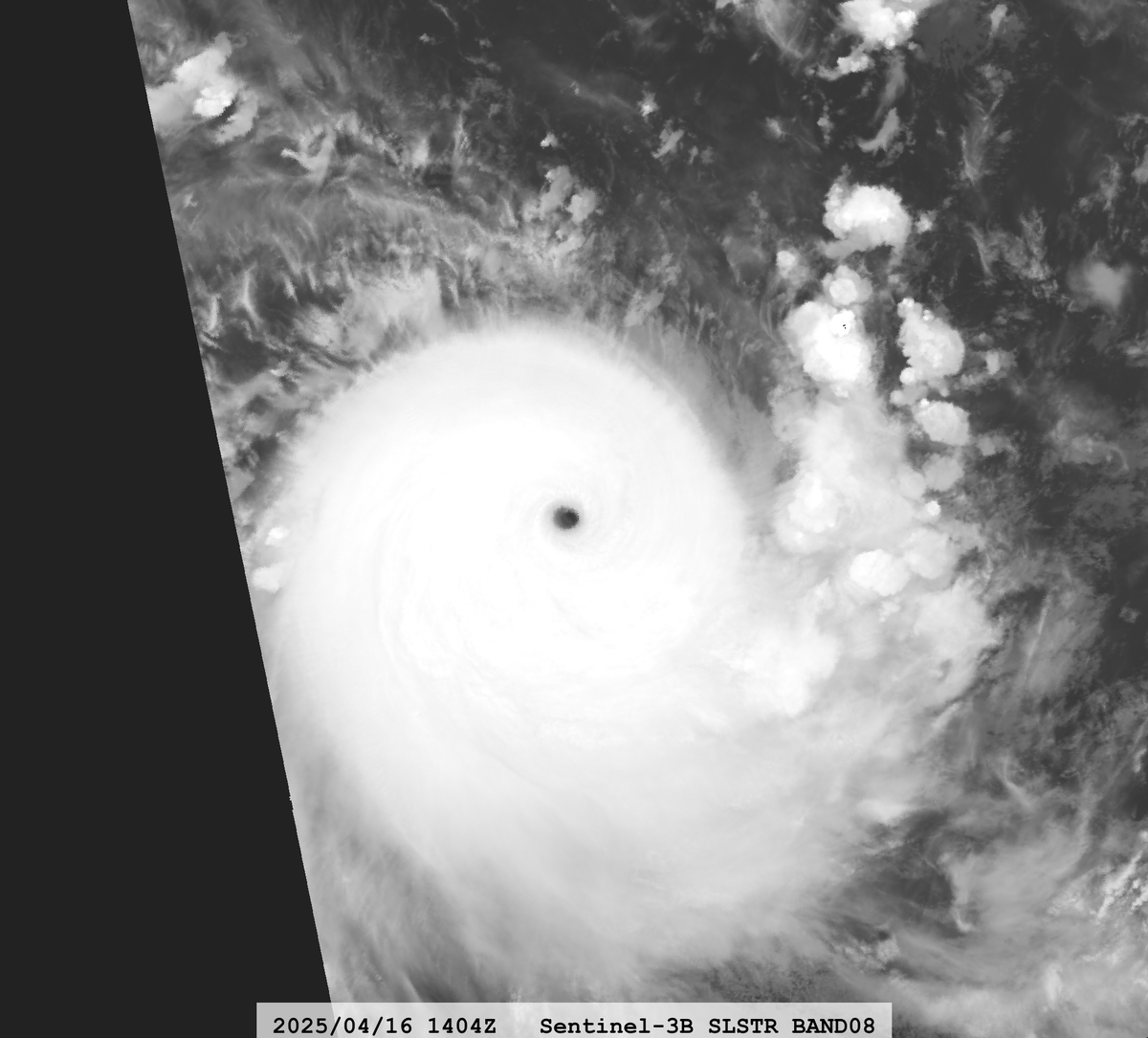 zeb199818's tweet photo. #29S Tropical Cyclone #ERROL
Satellite: #Sentinel3B #SLSTR
Channel :
#SLSTR S8 (10.854 µm) 1-km
Time : 2025/04/16 1404Z
Eye Temp : 20.82 °C
Data Source : Copernicus L1B
CPA : ~250 km https://t.co/ZRJ0KCOmJb
