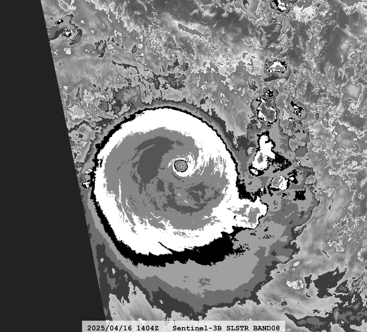 zeb199818's tweet photo. #29S Tropical Cyclone #ERROL
Satellite: #Sentinel3B #SLSTR
Channel :
#SLSTR S8 (10.854 µm) 1-km
Time : 2025/04/16 1404Z
Eye Temp : 20.82 °C
Data Source : Copernicus L1B
CPA : ~250 km https://t.co/ZRJ0KCOmJb