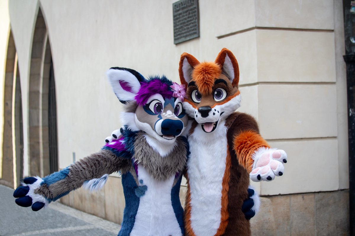 We wish you a happy #FursuitFriday!
🦌<a href="/MaiyunYue/">Maiyun Yue</a>
📷<a href="/McFurryTek/">Tekie ✨</a>