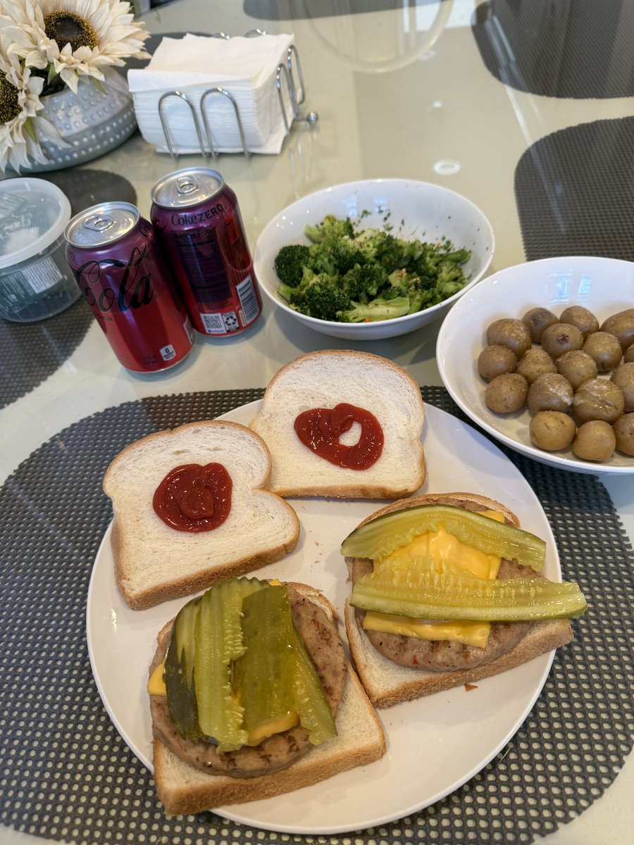 dinner for the last 2 days cause it’s that good lol… add 15-20 calories for the pickles and ketchup … i don’t add it lol but it’s a banger #WeightLossJourney #weightloss  #food