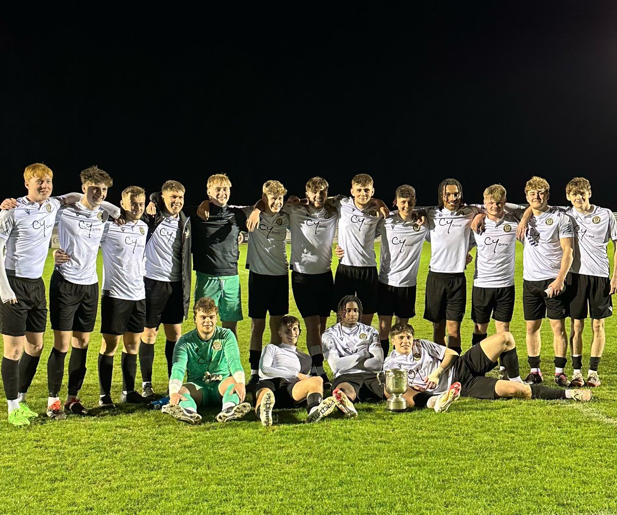 HungerfordU23s's tweet image. Champions of @suburban_league North Division 🏆🍾⚽️