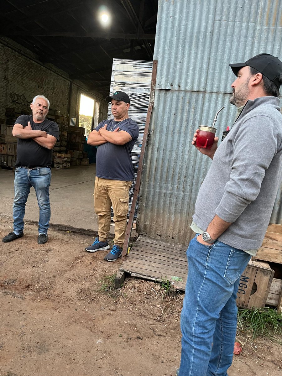 MalaquinaM's tweet photo. Reunión en el mercado regional norte con los operadores charlando sobre la situación del sector https://t.co/WByxftRxi9