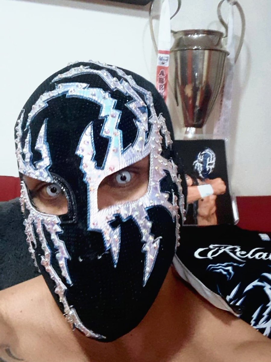 ValentinEs73597's tweet photo. Mis Relampamig@s  nos vemos este proximo sabado 19 de abril en la majestusa @arena_neza_  
 
Me siento con muchos nervios ya que estara en juego mi mascara en la jaula de la muerte tal vez podria ser el final de un  Relampago sin  mascara 😰❤️👊💪🔥💯💫🙏 https://t.co/p6MLy7zkxl
