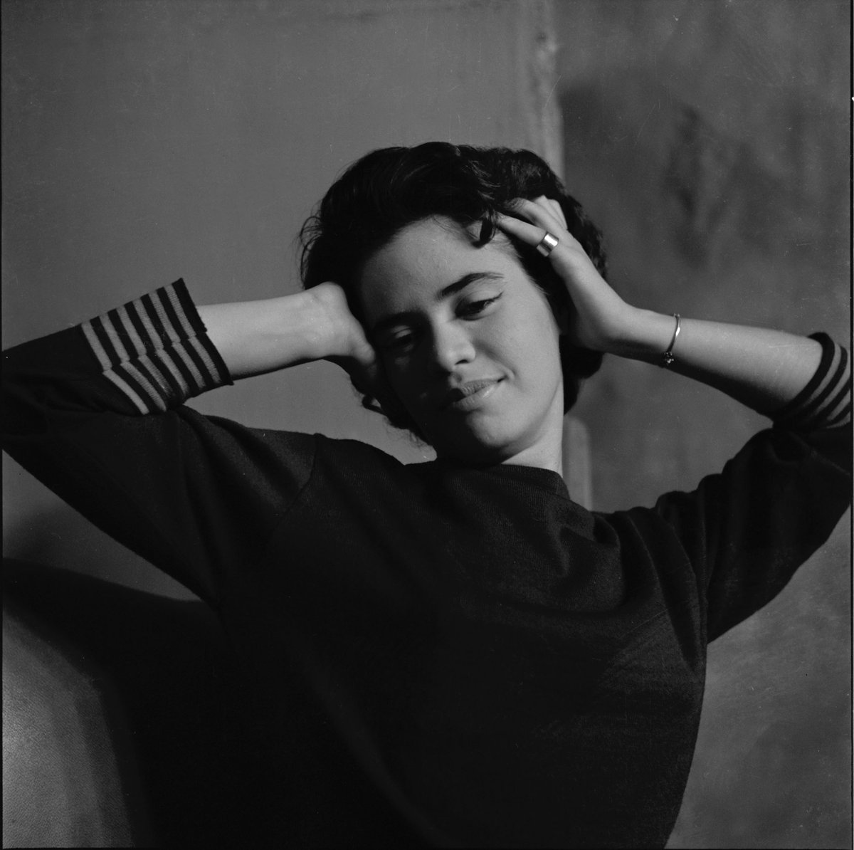 Copacabana, 1959. Um acervo de negativos que guarda a memória da vida noturna de Copacabana. Bares, boates, estrelas, glorias e fracassos do Leme ao Posto Seis.