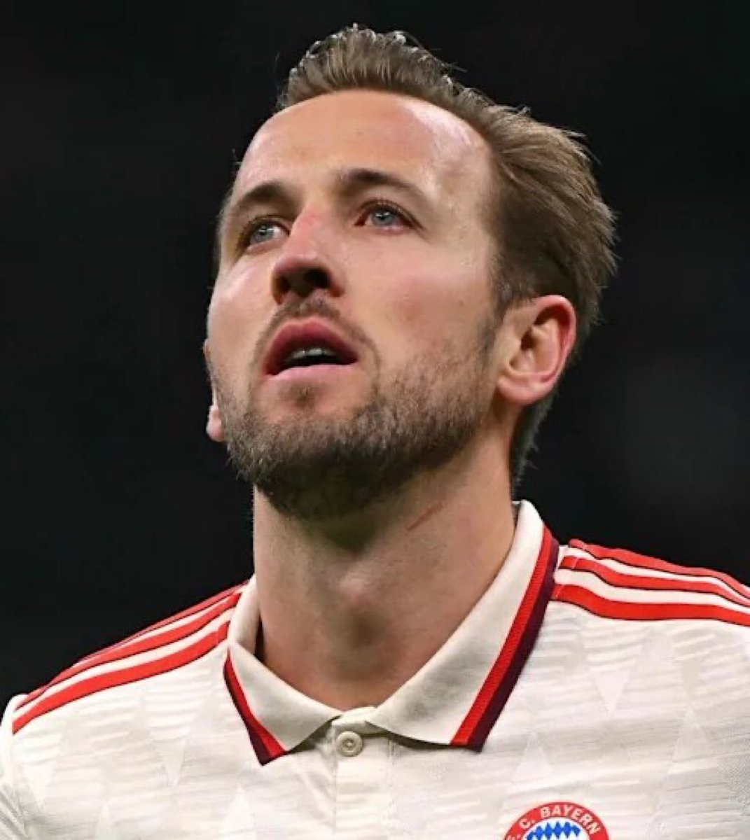 iMiaSanMia's tweet photo. 📷 Harry Kane after the elimination https://t.co/vaFHrf5KX6