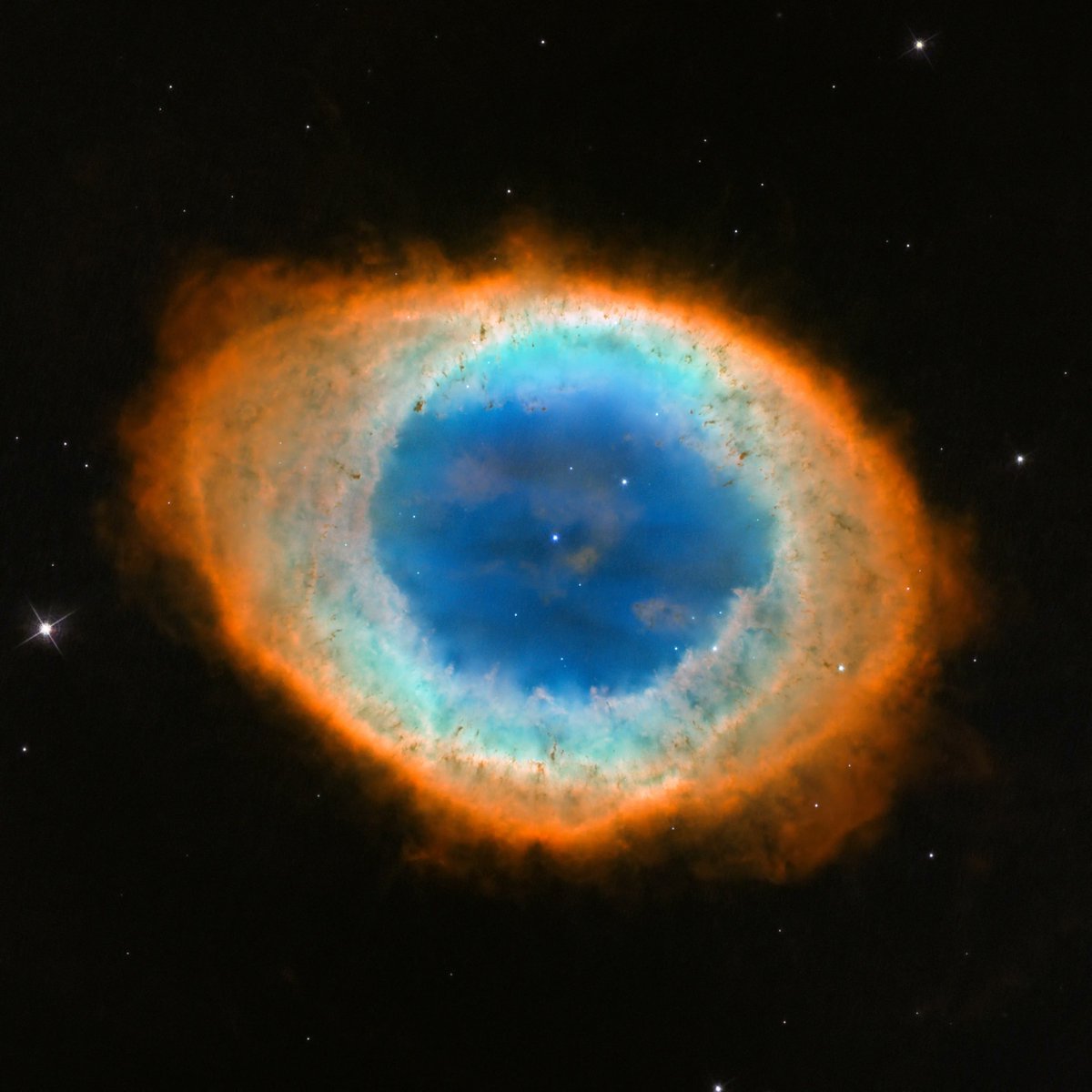 latestinspace's tweet photo. The ring nebula lurking out in deep space 💍 https://t.co/jhgpM6ix6F