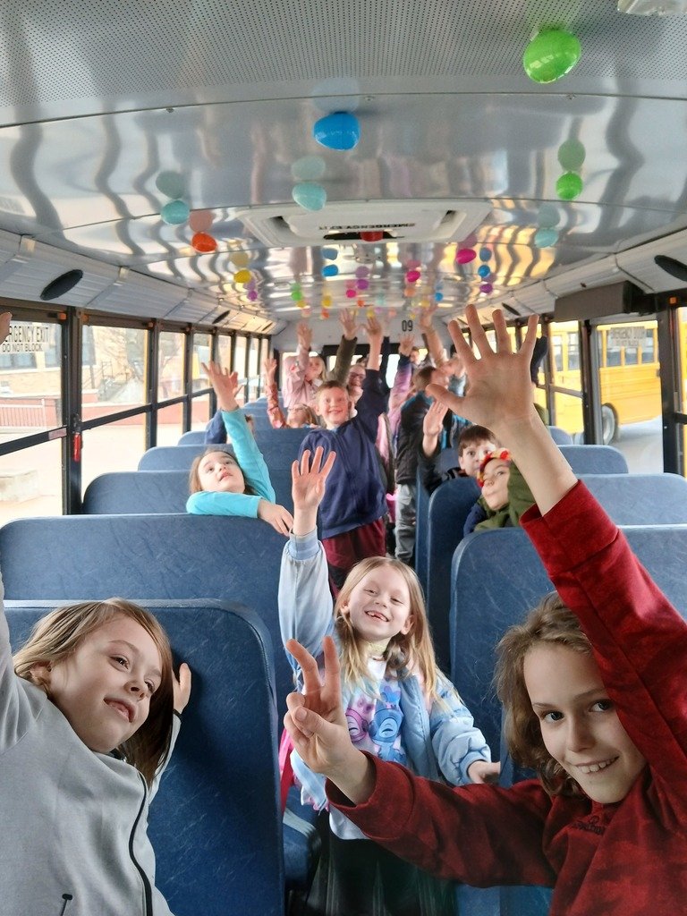 Continuing to celebrate our school during Spring Break. Check out Mrs. Stark's bus as she did a wonderful easter egg hunt last week! Every staff member makes a difference and can positively affect a child’s life! We love our bus drivers!
#GOPANTHERS!