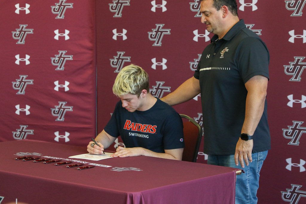 Big congrats to the 6️⃣ amazing JHS student-athletes signing to compete at the next level! Your hard work paid off — we’re proud and excited for what’s ahead. #ForeverATrojan (1/3)
🏃‍♀️ Matilyn Fowler - Southern Nazarene University
🏊‍♂️ Ethan Dismuke - @ShippensburgU
