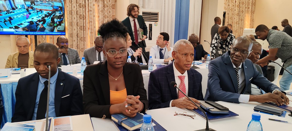 Le Premier Ministre Félix MOLOUA a assisté ce 16/4/25 à la cérémonie d’ouverture du séminaire conjoint Gouvernement/Nations Unies. L’objectif de cet atelier est de renforcer les capacités des PME locales dans l’acquisition des marchés de service du système des Nations Unies.