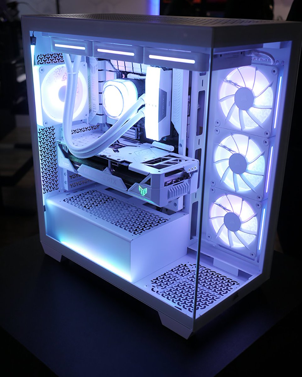 🗣️ “Corsair’s 3500X delivers solid build quality, flashy fans, and a good mix of convenience features in a midtower chassis distinguished by cool wraparound glass.” - <a href="/PCMag/">PCMag</a>, 4/5 ⭐