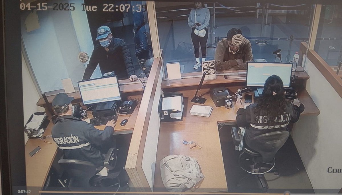 🇪🇨🇨🇴 | Excandidato del correísmo a vicepresidente en Ecuador huyó a Colombia para pedir asilo.

Diego Borja, que fue el candidato del correísmo a vicepresidente de Ecuador dentro de la candidatura presidencial de Luisa González, agradeció el ofrecimiento realizado este jueves por