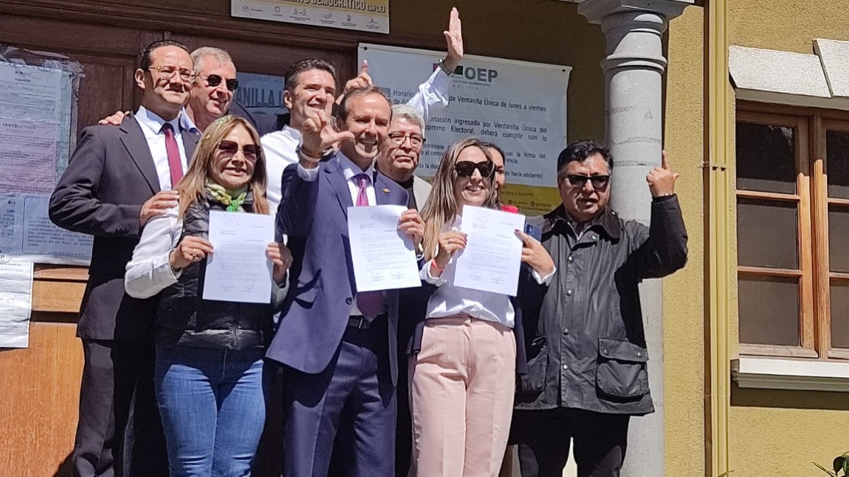 🔵 #GrupoFides | #ANF #Política 𝐃𝐨𝐬 𝐞𝐱𝐩𝐞𝐫𝐭𝐨𝐬 𝐪𝐮𝐞 𝐥𝐢𝐝𝐞𝐫𝐚𝐫𝐨𝐧 𝐥𝐚 𝐜𝐚𝐦𝐩𝐚ñ𝐚 𝐩𝐨𝐥í𝐭𝐢𝐜𝐚 𝐝𝐞𝐥 𝐞𝐥𝐞𝐜𝐭𝐨 𝐩𝐫𝐞𝐬𝐢𝐝𝐞𝐧𝐭𝐞 𝐃𝐚𝐧𝐢𝐞𝐥 𝐍𝐨𝐛𝐨𝐚 𝐚𝐬𝐞𝐬𝐨𝐫𝐚𝐧 𝐚 𝐉𝐨𝐫𝐠𝐞 𝐓𝐮𝐭𝐨 𝐐𝐮𝐢𝐫𝐨𝐠𝐚
Lea la nota aquí 👉 acortar.link/3wZNf5