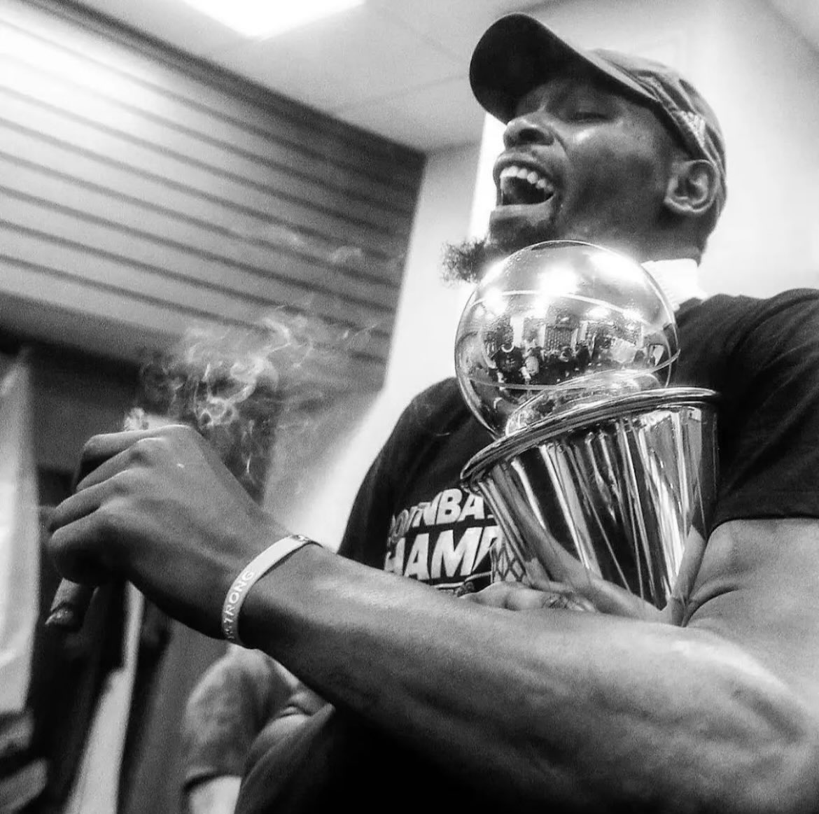 ChelloBoss's tweet photo. 27/7/4 
50/39/89
Playoffs 29/8/4 
48/35/87
Finals 32/8/5 
54/43/91
30,571 points
4,985 playoff points
15x All-Star
11x All-NBA
2x Champ
2x FMVP 
1xMVP
4x scoring champ 
4x gold medalist 
2x ASG MVP
ROTY
Top 75
USA All-Time Scoring Leader
Olympics MVP
World Cup Gold
World Cup MVP https://t.co/uNaTD08Xot