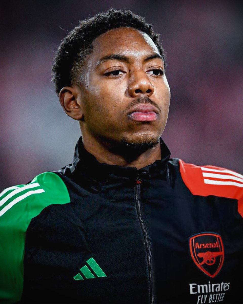 RisingBallers_'s tweet image. We need to talk about Myles Lewis Skelly. Rocked up to a Champions League quarter final against Real Madrid at the Santiago Bernabeu and dropped a performance like that. Smiling before the game not phased at all. His rise this season has been crazy to witness. The highest ratedโฆ