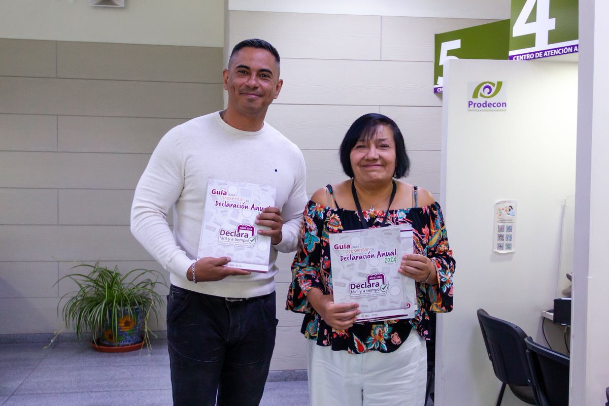 ProdeconMexico's tweet photo. 😓  Si tus actividades te han impedido dedicar tiempo 🕰️ a la correcta presentación de tu #DeclaraciónAnual 2024, como persona física, ¡ésta es tu oportunidad! 🤩 🎉

➡️ ¡En #PRODECON te ayudamos! ⬅️

📆 Este jueves 17 y viernes 18 de abril laboraremos en horario de 9:00 a 18:00 h. y el sábado 19, nos encuentras de 9:00 a 15:00 h. ⏰ 🎉 

 Contáctanos:

📍Ubica tu Delegación más cercana: https://t.co/ZRvZuP6HFR  
📅 Agenda una cita o acude directamente 👉🏼 https://t.co/DNzcxRVDw8 
📱Chat en línea ingresando en: https://t.co/nnQvoWH71G
🤖 PRODEBOT: https://t.co/smw2enAzJG
📧 Escríbenos tu problemática: atencionalcontribuyente@prodecon.gob.mx
☎️ Llámanos al 55 12 05 9000 (CDMX) ó 800 611 0190, lada sin costo en el interior del país 🇲🇽, y (+52) 55 1205 9000 (fuera de México)

#DeclaraciónAnualPersonaFísica2024