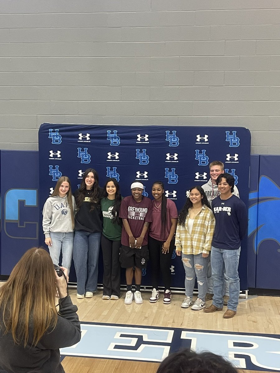 Extremely proud of Jazmine McCarther signing today with Fort Scott CC! She is a winner! Go do big things Jaz! ONETEAM 🩷🩵🩷🩵🩷