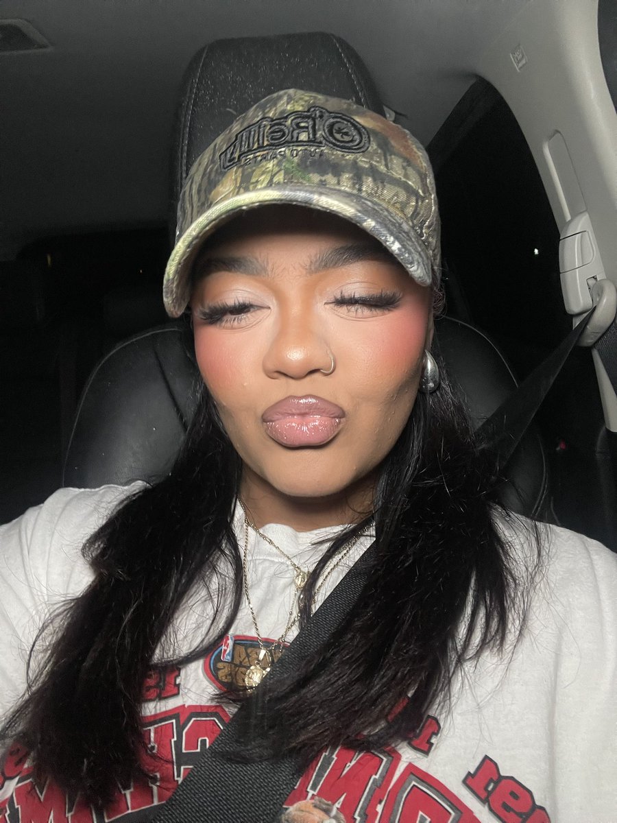 Lidd0e's tweet photo. i had to come &amp; pop my shit today cause ITS MY 10 YEAR ANNIVERSARY!!! nothing but GOD! thank u for saving me &amp; showing me that 10 years later life is so beautiful! a mommy &amp; a business owner doing what i love for a living! here's to a decade of rebirth &amp; being that girl! XOXO🥂 https://t.co/gdY0N9MKcO