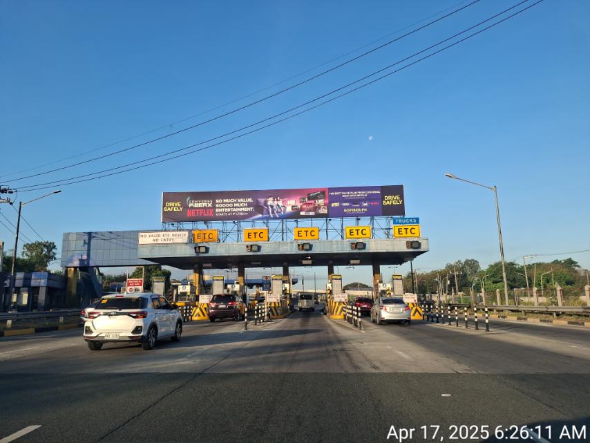 TRB OPLAN SEMANA SANTA &amp; SUMMER VACATION 2025

Area: C5 Toll Plaza SB
Date:  17 April 2025
Time:  6:26 AM
Weather: Fair

Remarks:
- Light Traffic
5 lanes open 

Monitored by: South Team

#DOTrPH
#OplanSEMANASANTAandSUMMERVACATION2025
#BagongPilipinas
#TollRegulatoryBoard