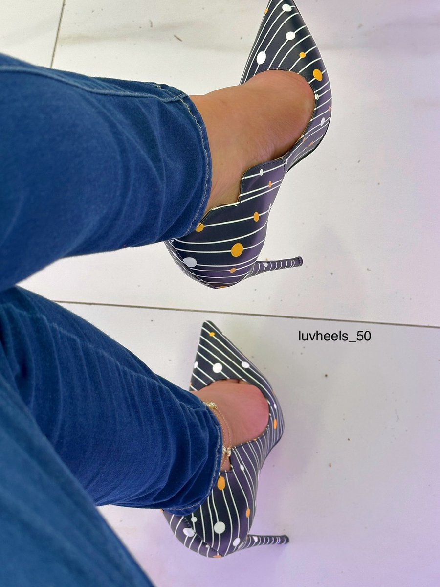 #luvheels #highheels #Wednesdayvibe #heels #shoes #stilettos #officeheels #jeans #heelsoftheday