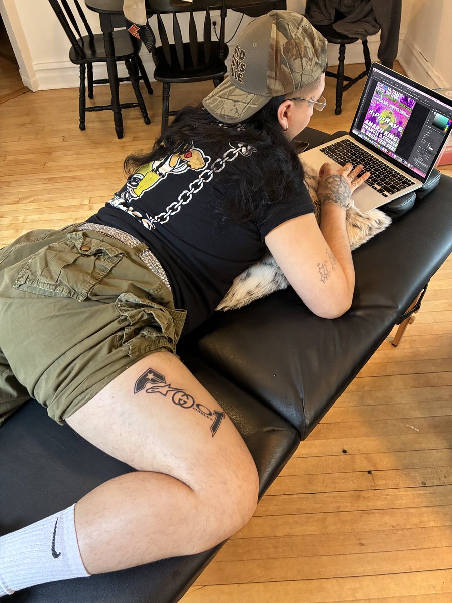 F****TS LEMME HEAR MAKE SOME NOISE!

Designed and tattooed by the amazing @stabclub_