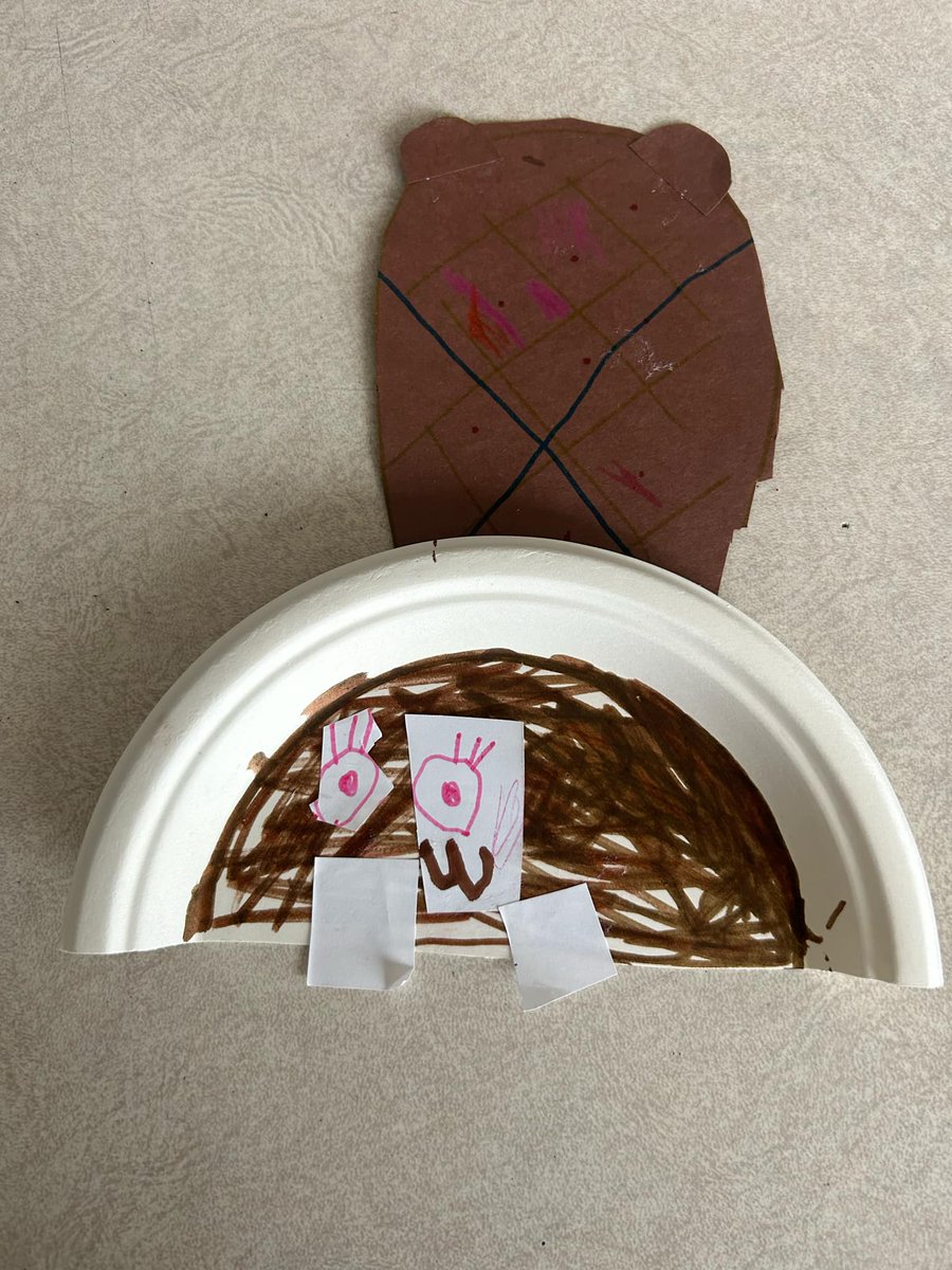 MarinaVerde's tweet photo. We were fortunate enough at CHPS to have Ruby Blake read us a story about the beaver and the #7Grandfathers. Students then got to create their own beaver. They even got to taste some yummy bannock and blueberry/sweetgress jam from #MadahokiFarm! #MulticulturalClub @OCDSB_ContEd https://t.co/OEkQFPflPA