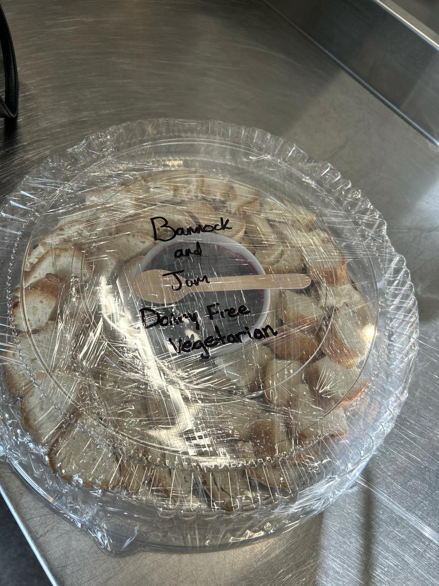 We were fortunate enough at CHPS to have Ruby Blake read us a story about the beaver and the #7Grandfathers. Students then got to create their own beaver. They even got to taste some yummy bannock and blueberry/sweetgress jam from #MadahokiFarm! #MulticulturalClub <a href="/OCDSB_ContEd/">OCDSB ContEd</a>