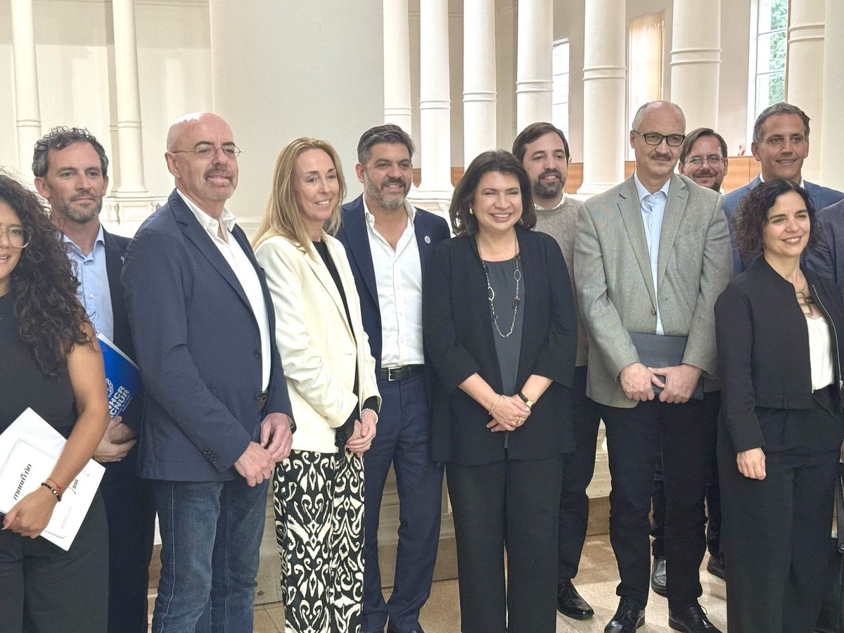 ONU Argentina (@onuargentina) on Twitter photo Por invitación del gobierno de <a href="/BAProvincia/">Gobierno PBA</a> la Coordinadora Residente y Representantes del equipo de país de <a href="/ONUArgentina/">ONU Argentina</a> mantuvieron hoy en La Plata una fructífera reunión de trabajo con autoridades del gobierno provincial encabezadas por el Ministro de Gobierno Carlos Bianco. Por invitación del gobierno de <a href="/BAProvincia/">Gobierno PBA</a> la Coordinadora Residente y Representantes del equipo de país de <a href="/ONUArgentina/">ONU Argentina</a> mantuvieron hoy en La Plata una fructífera reunión de trabajo con autoridades del gobierno provincial encabezadas por el Ministro de Gobierno Carlos Bianco.