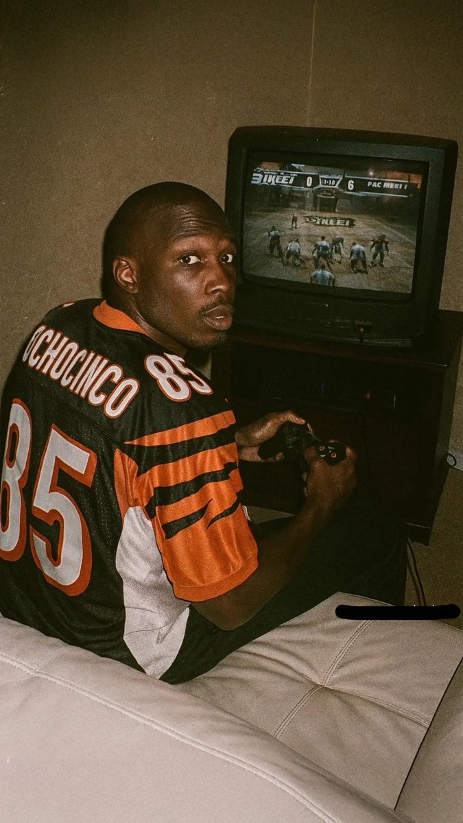 TitanDon91's tweet photo. @RandyMoss @ochocinco @MichaelVick playing some NFL Street https://t.co/C3q8SvUiCJ