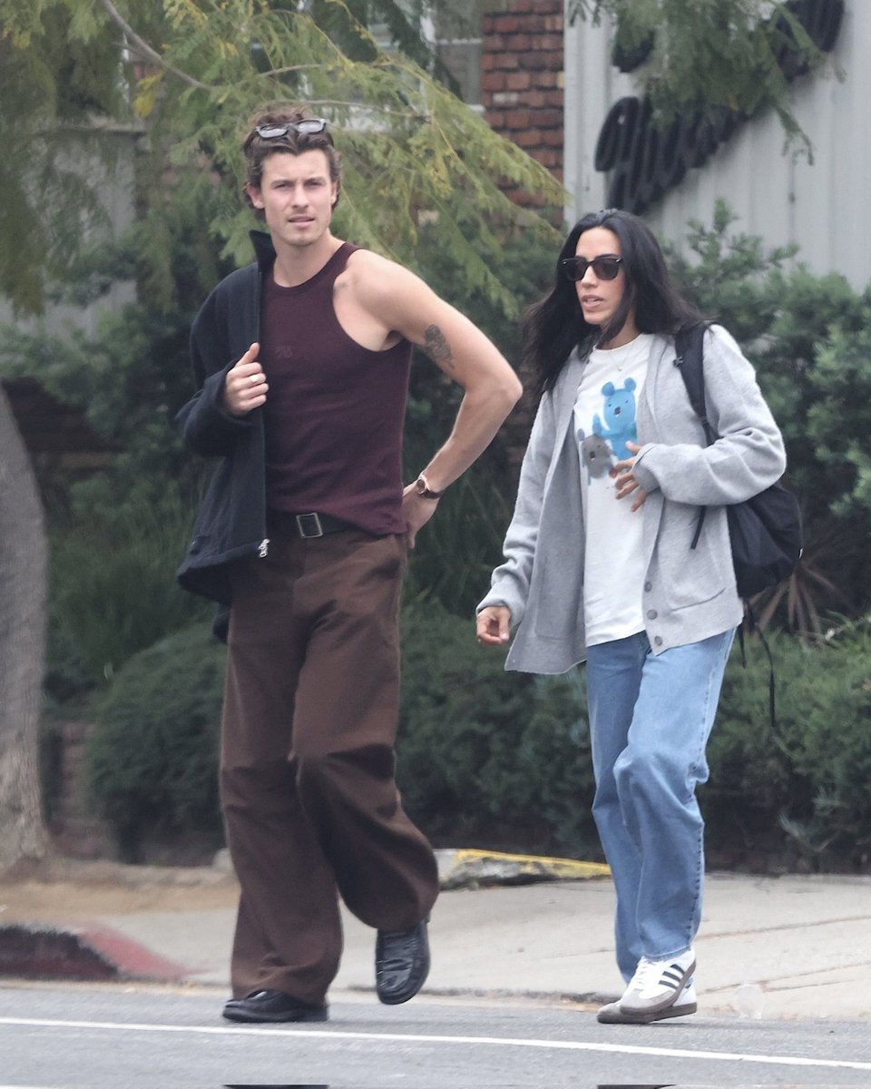 mediaTMU's tweet image. Shawn Mendes and Lua today in LA