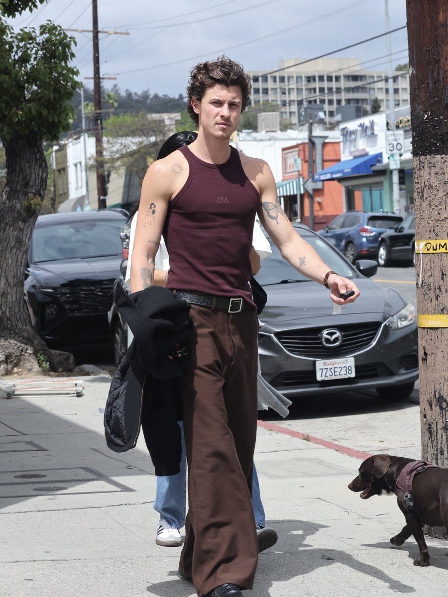 ShawnUpdatesSA's tweet photo. Fotos de @ShawnMendes visto junto a Luana Quaglia el día de hoy en Los Ángeles, California. https://t.co/5xcnbcsIgt