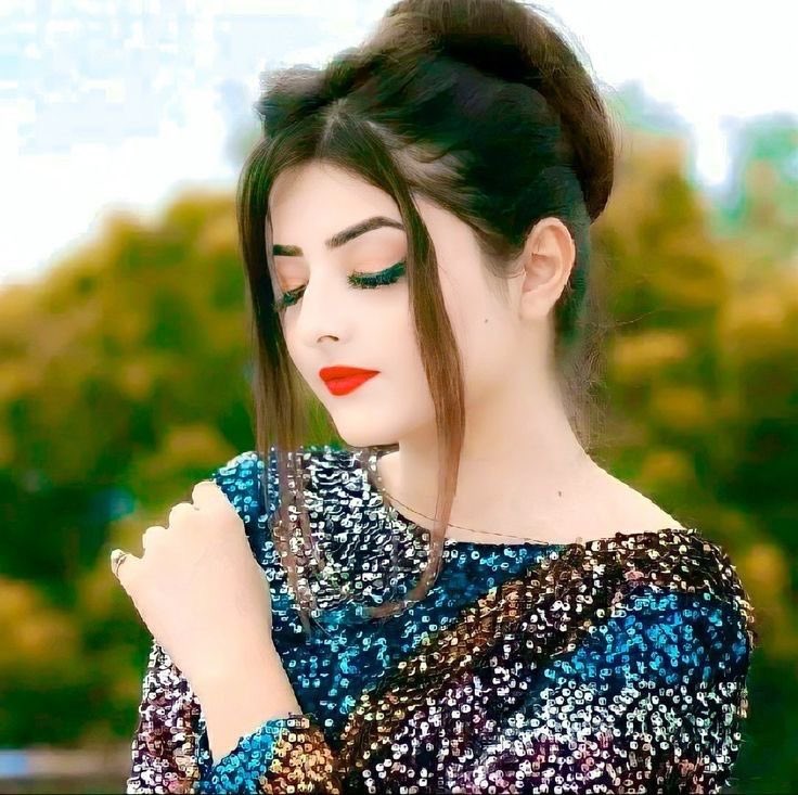 بعض الناس وجودهم فى حياتنا كالماء العذب
وأينما ظهروا حضورهم يروى القلب
نحن لانحتاج للأشياء بقدر مانحتاج للوفاء
فقد تكون ابتسامة نابعة من القلب 
وقد تكون كلمة حنونة
ففقد الشعور حال لايجبره مال ولكن يجبره أفعال
فهنيئا لمن صادف تلك القلوب
التى سطرت المعنى الحقيقى للإنسانية🤗