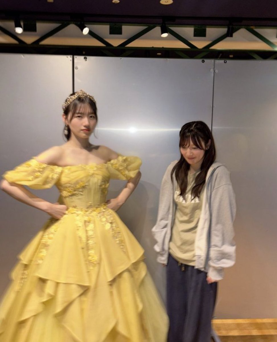 hiraganawhiter's tweet photo. バター色の服のママに怒られているバター泥棒www😂 https://t.co/3i7bga0vy4